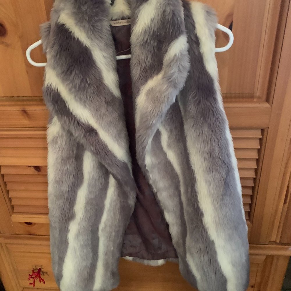 SOFT SURROUNDINGS FAUX FUR GRAY WHITE VEST JACKET SIZE M